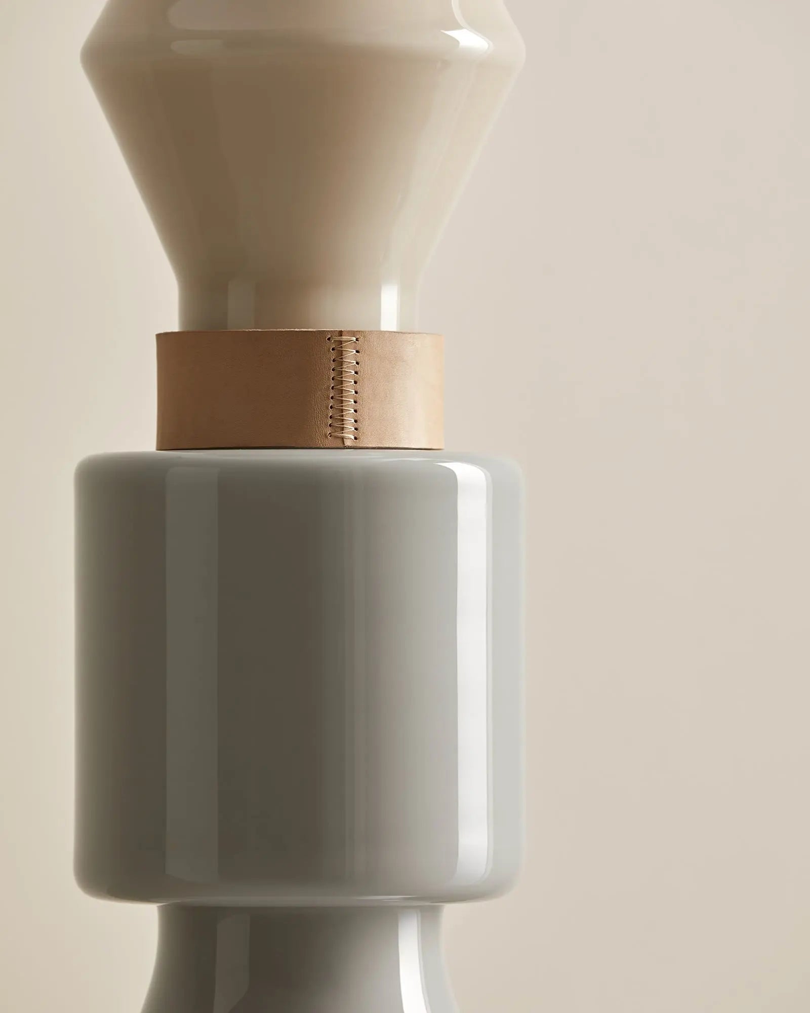 Kitta Ponn contemporary decorative table lamp in ceramic and fabric shade detail